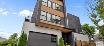 Stunning Home with Pool, Outdoor Kitchen Rooftop,BBQ