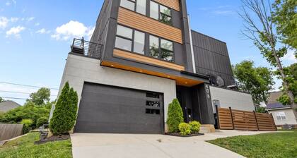 Stunning Home with Pool, Outdoor Kitchen Rooftop,BBQ