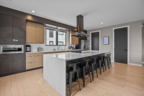 Fridge, microwave, oven, stovetop - Stunning Home with Pool, Outdoor Kitchen Rooftop,BBQ (Charlotte)