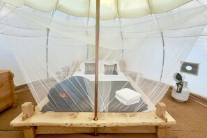 1 bedroom, desk, WiFi, bed sheets - Paradise Ranch Inn - Ecstatic Tent (Three Rivers)