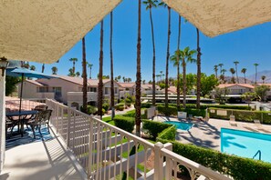 Piscina all'aperto, una piscina riscaldata