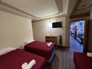 Family Triple Room | Premium bedding, down duvets, individually furnished, iron/ironing board - Hotel Posada don Miguel (Panajachel)
