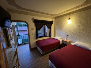 ベーシック ツインルーム | 高級寝具、羽毛の掛け布団、客室ごとに異なるインテリア、アイロン / アイロン台