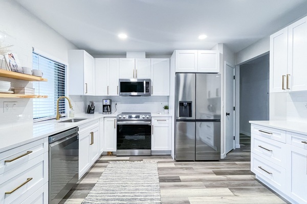 Refrigerador, microondas, horno, placa de cocina