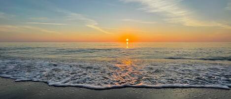 Solstolar och strandhanddukar