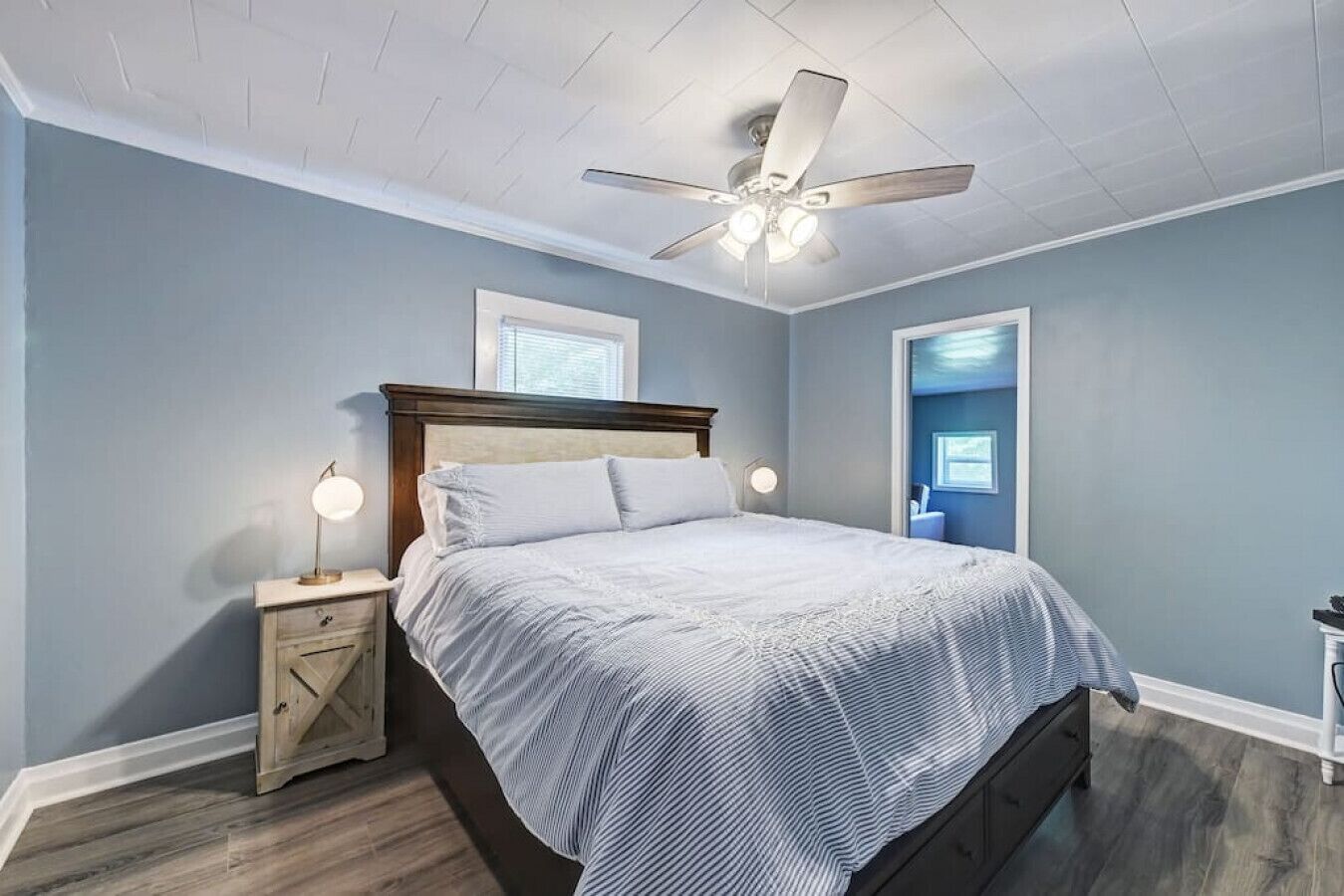 Concord 3BR/2 Bath with King and outside fire Pit