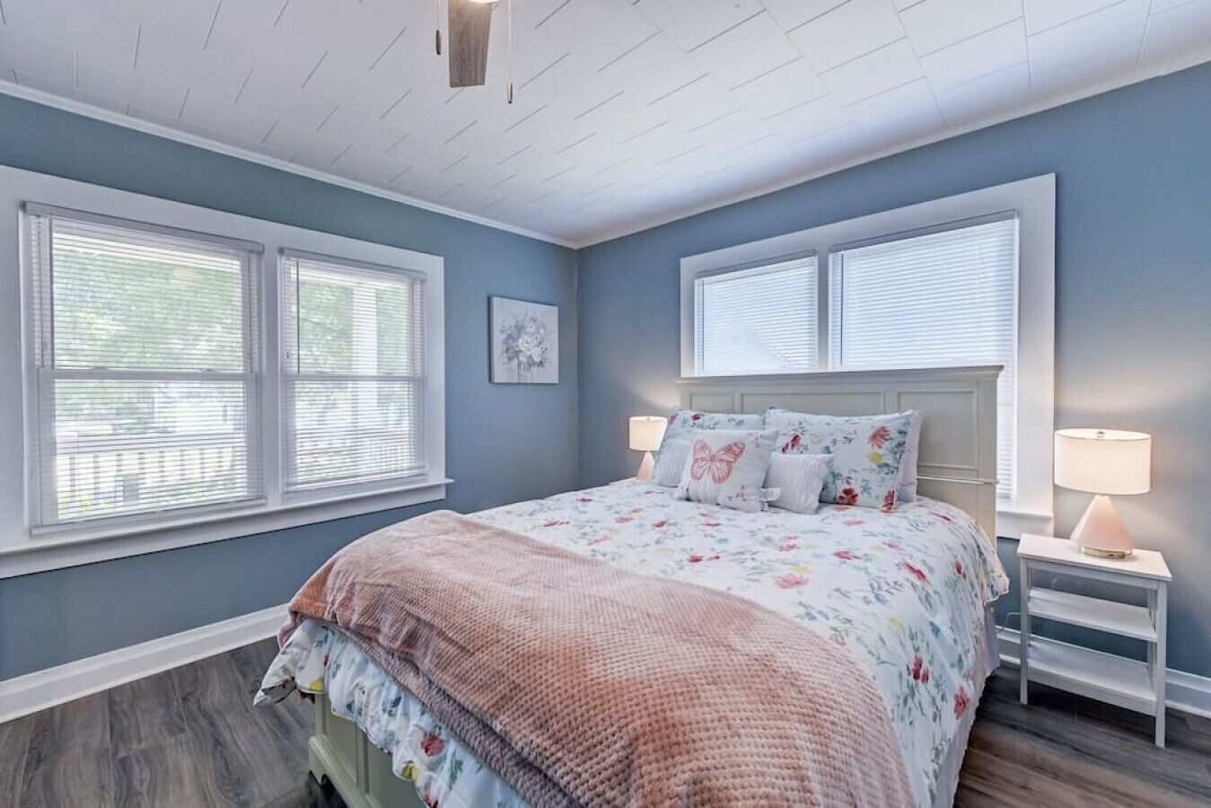 Concord 3BR/2 Bath with King and outside fire Pit