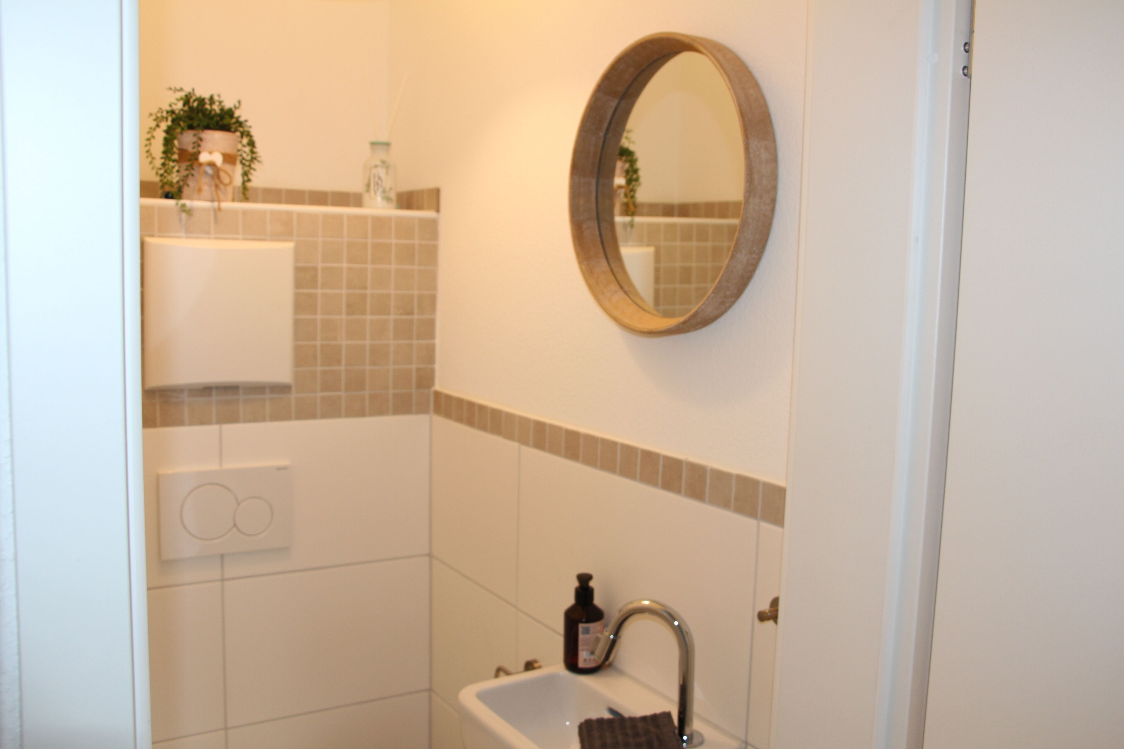 Douche, sèche-cheveux, serviettes fournies, papier toilette