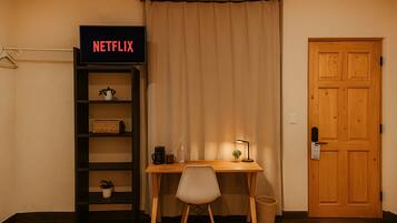 Luxury-Dreibettzimmer, Mehrere Betten, Klimaanlage | Schrank