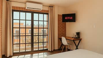 Luxury Triple Room, Multiple Beds, Air conditioning, City View | Air conditioning