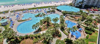 Quiet-Relaxing-Modern-Sleeps 8-Walk to the Beach!!