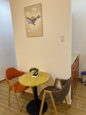Habitació triple Deluxe | Cobrellits, wifi gratuïta i roba de llit 