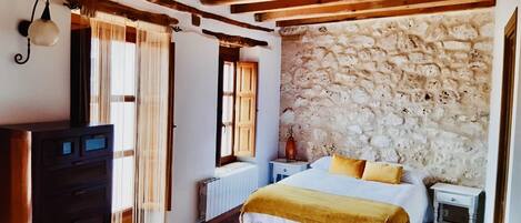 4 soveværelser, skrivebord, strygejern/strygebræt, weekendseng