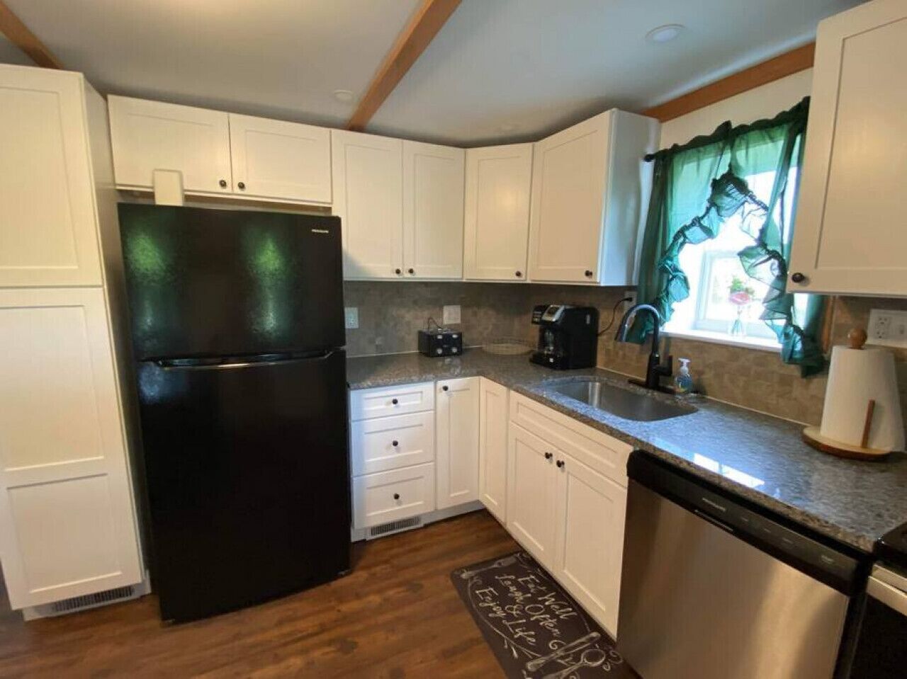 Country setting 3 bdrm home w/ outside relaxation