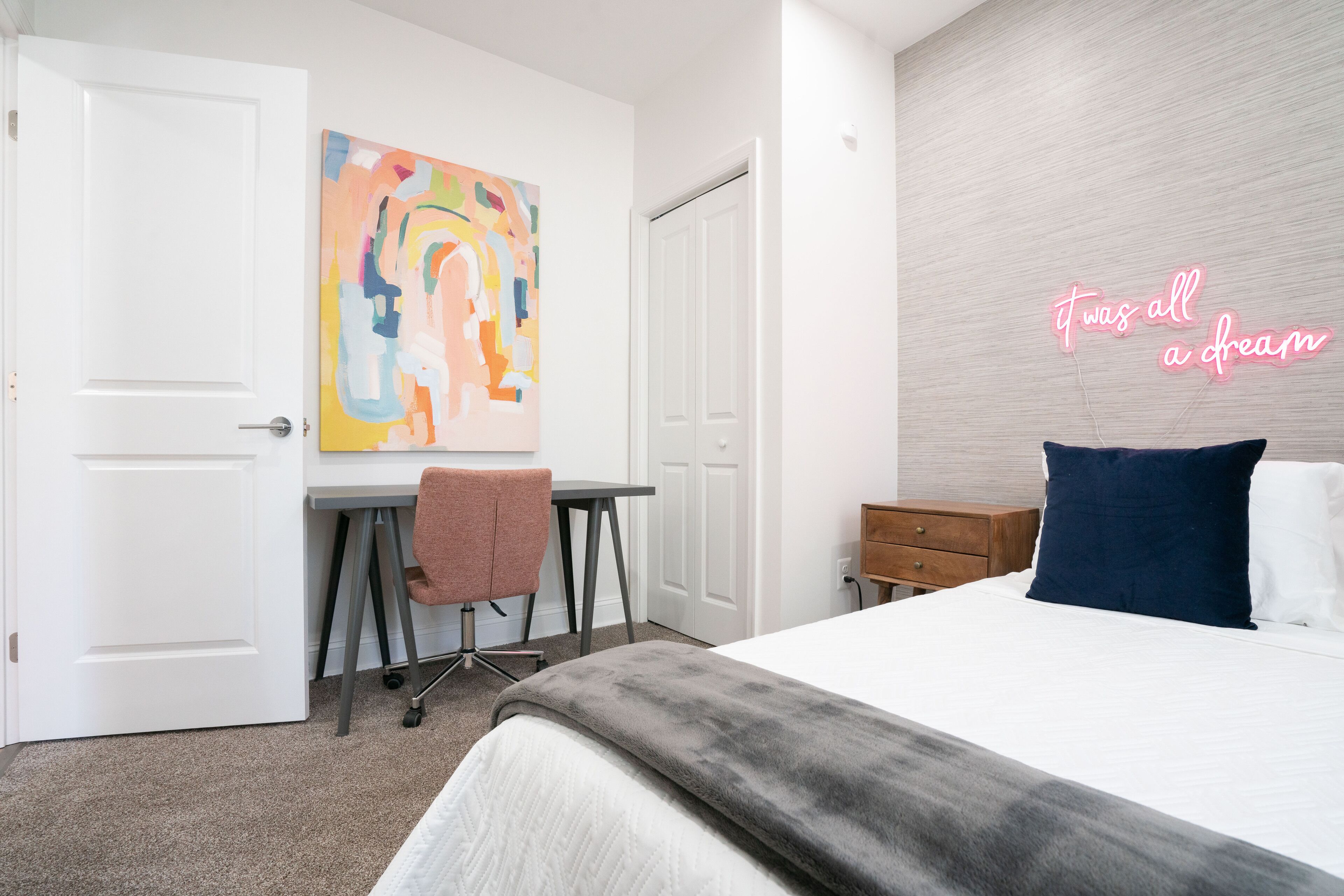 Luxury and Bright with snacks! Close to downtown, restaurants, and entertainment