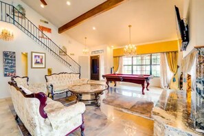 Living area - Fabulous luxury home in OLD TOWN SCOTTSDALE (Scottsdale)