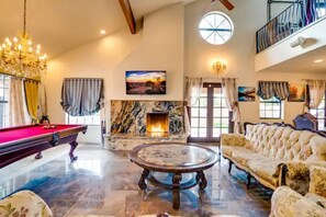 Living area - Fabulous luxury home in OLD TOWN SCOTTSDALE (Scottsdale)