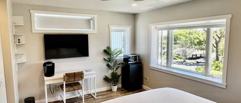 1 soverom, skrivebord, strykejern/-brett og wi-fi (inkludert)