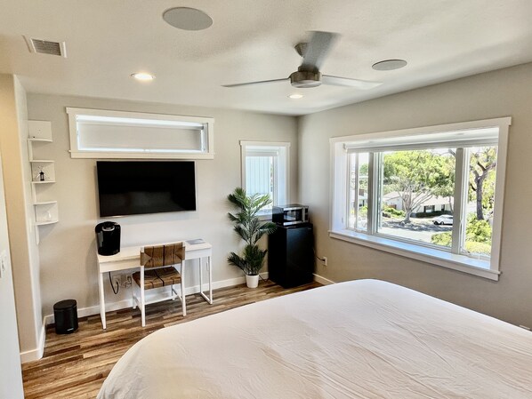 1 bedroom, desk, iron/ironing board, free WiFi - Kate Sessions Park Large Private Entry Room (San Diego)