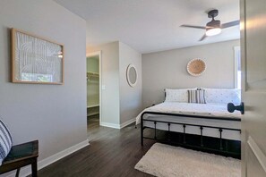 3 habitaciones, tabla de planchar con plancha, cuna de viaje y wifi