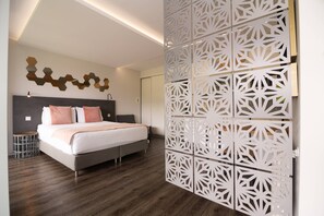 1 bedroom, internet, bed sheets - Studio Lower-level w/ kitchenett and patio (Santana)