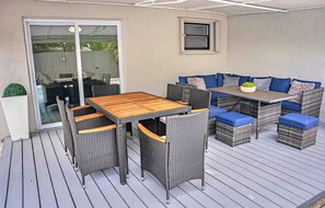 Outdoor dining - 3BR Home w/ Private Heated Pool • Near Beach (Pompano Beach)