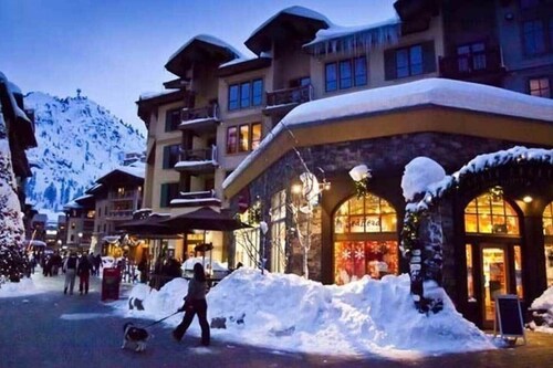 3BR Condo in Village  at Palisades - Premier