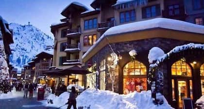 3BR Condo in Village at Palisades - Premier