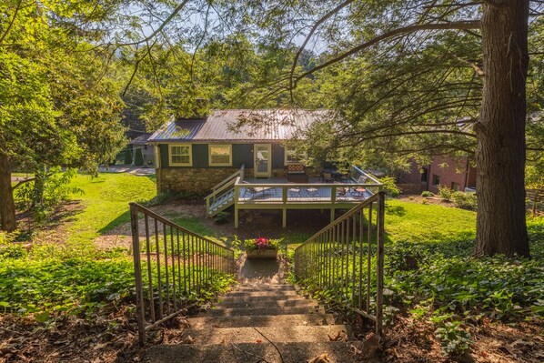 Exterior - Furnished 4BR Home - Perfect Retreat Near Downtown, All Utilities Included (Asheville)