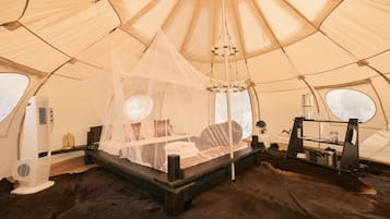 1 bedroom, desk, WiFi, bed sheets