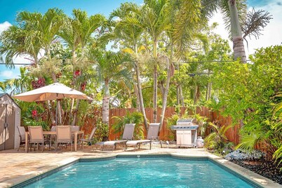 3BR House w/ Heated Pool Near Beach Tropical Vibes