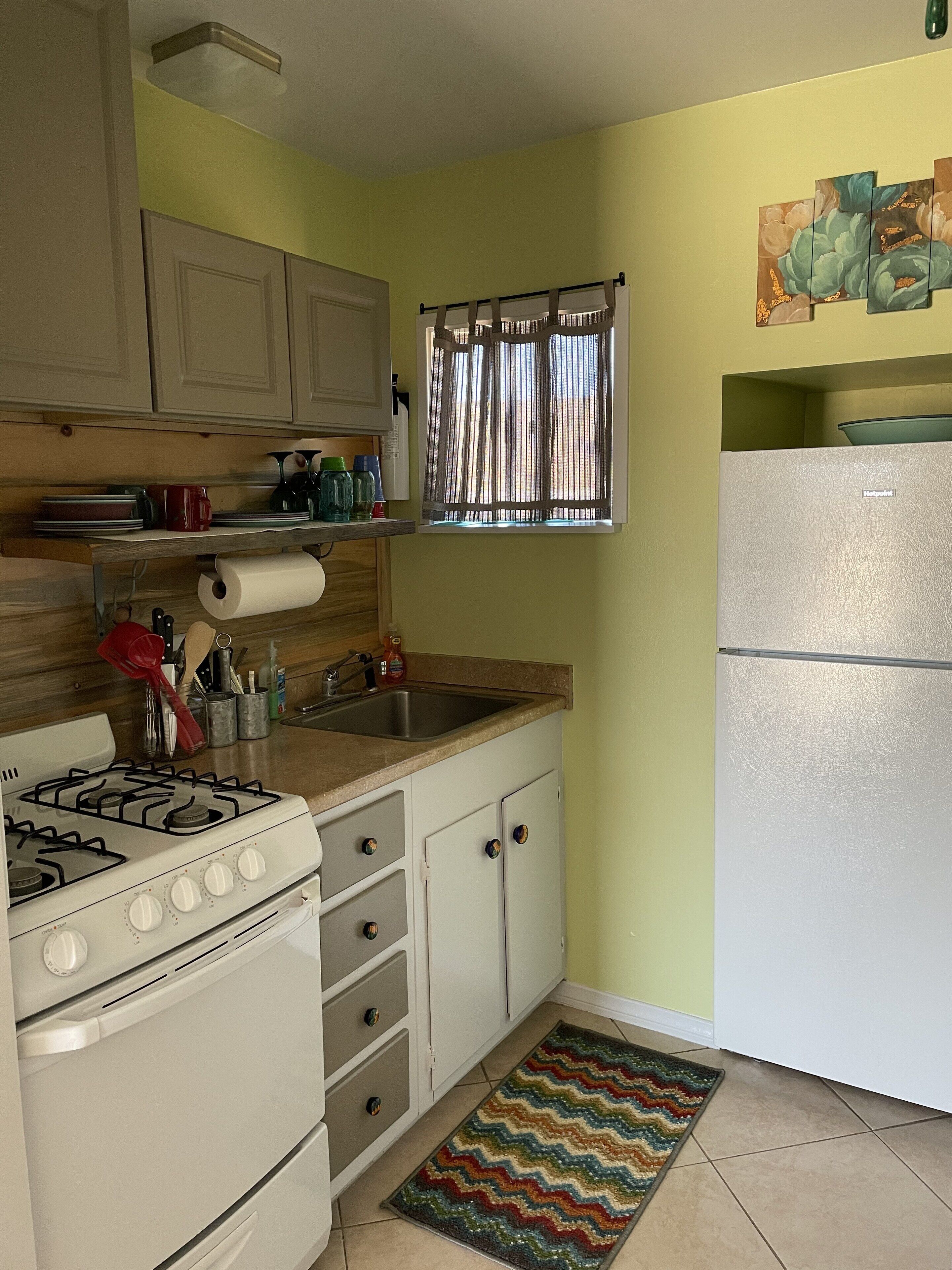 Desert Cabin near Joshua Tree National Park and Sand to Snow Monument