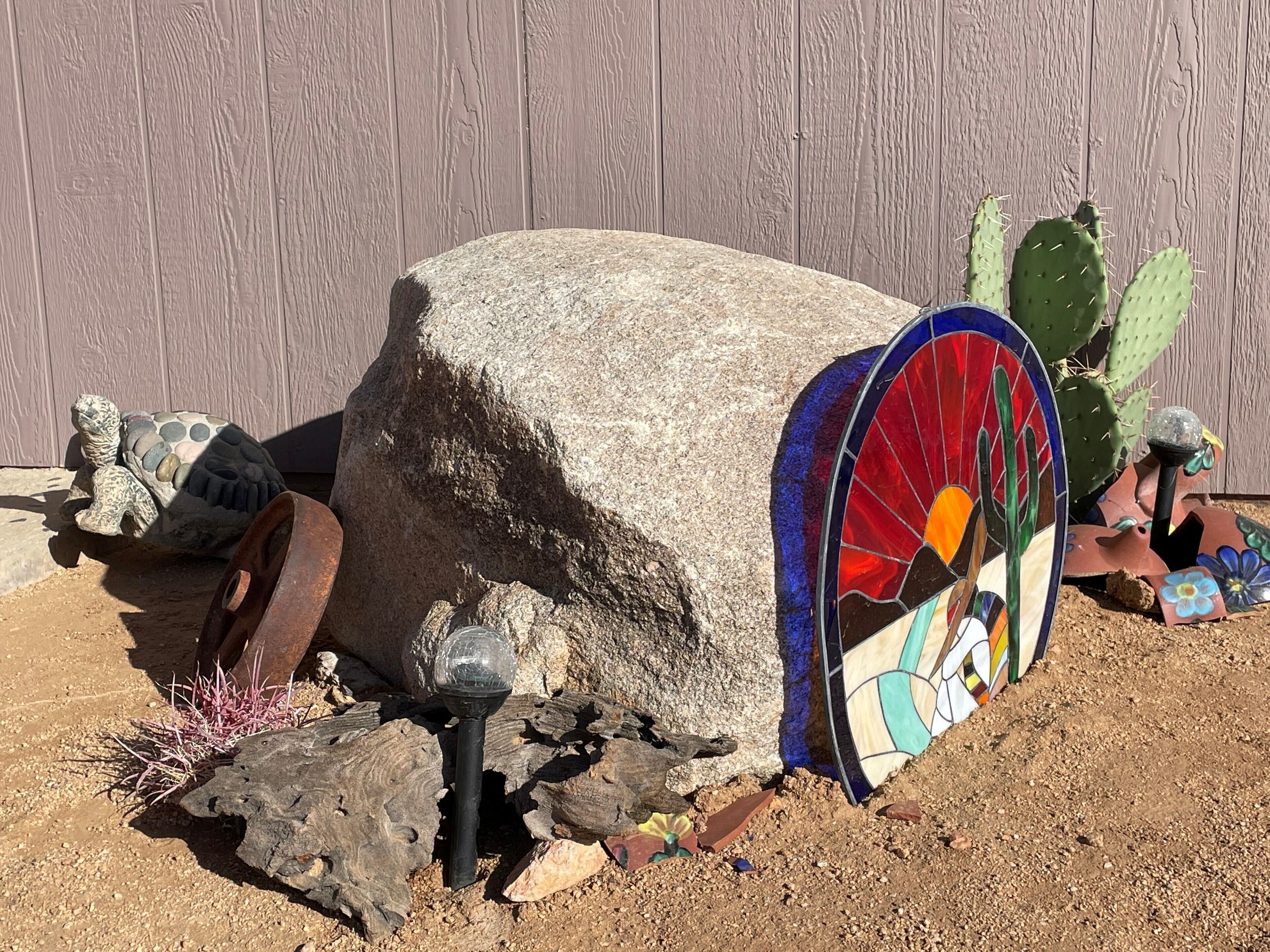 Desert Cabin near Joshua Tree National Park and Sand to Snow Monument