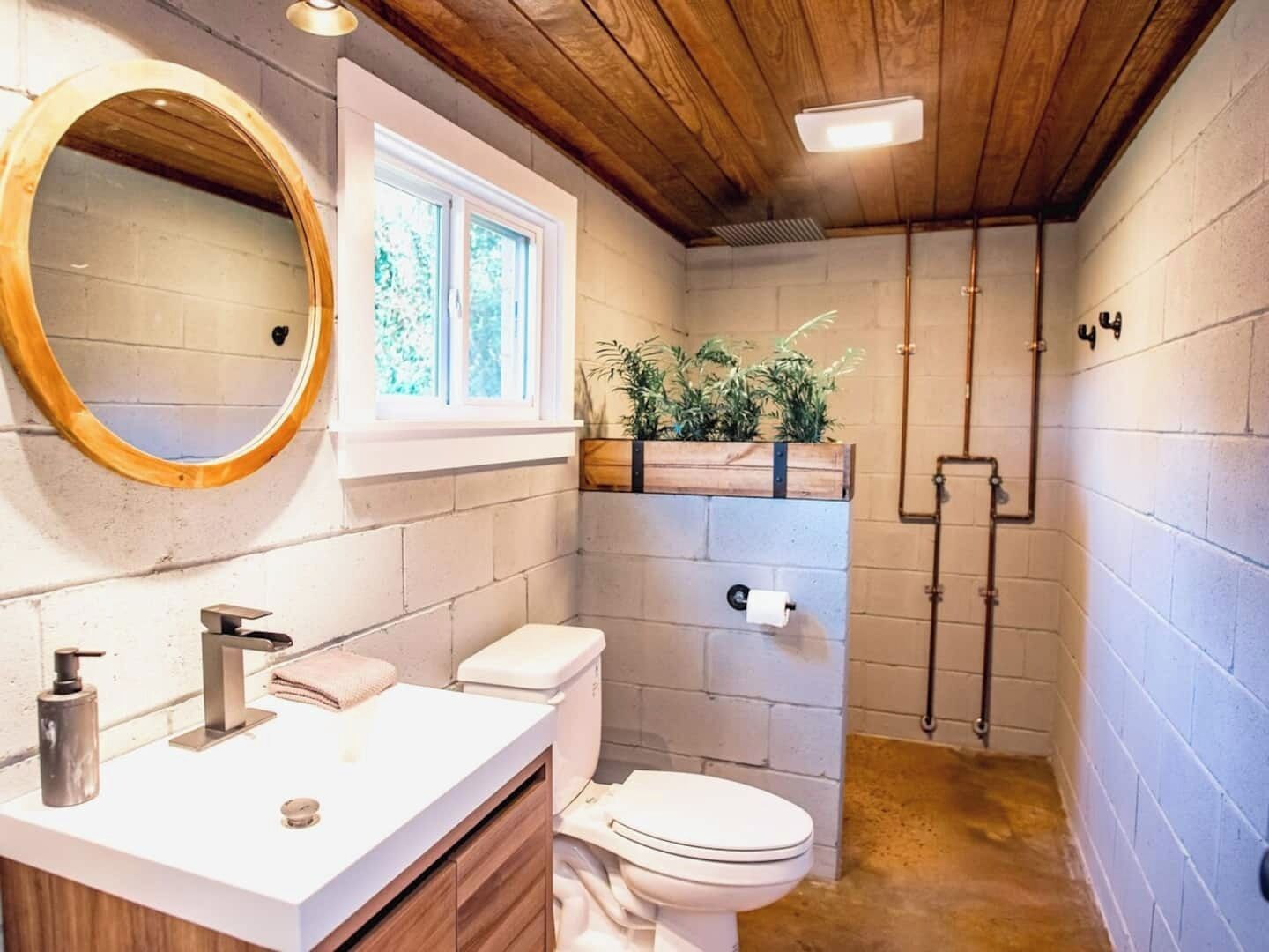 Articles de toilette gratuits, sèche-cheveux, serviettes fournies