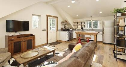 Treetop Haven | D/T Carbondale, Deck, Views