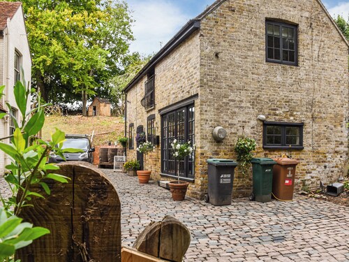 1 bedroom accommodation in Sarrett, near Rickmansworth