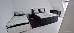 2 bedrooms, iron/ironing board, free WiFi, bed sheets - Metropolregion Rhein Neckar Kreis, FEEL like home (Altlußheim)