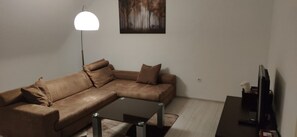 Smart TV, books - Metropolregion Rhein Neckar Kreis, FEEL like home (Altlußheim)