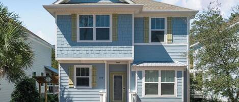 Newer construction house with room for 2 cars plus golf cart!
