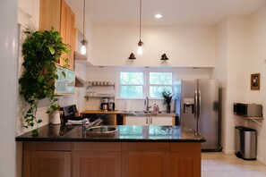 Fridge, microwave, oven, stovetop - Historic 5/4 • Spacious • Sleeps 16 • Hot Tub • Pool • A&M (Bryan)