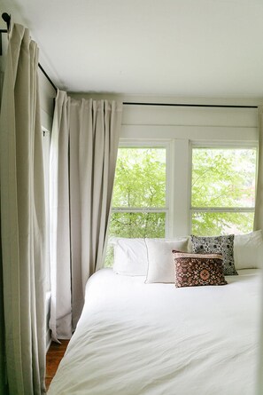 5 bedrooms, desk, iron/ironing board, free WiFi