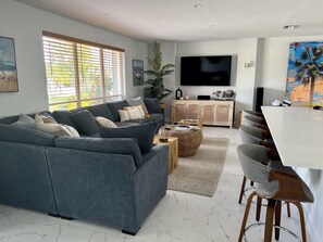 TV connectée, livres, chaîne hi-fi, imprimantes