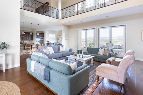 Palazzo Del Sol By Avantstay Breathtaking Home w/ Mountain Views & Hot Tub