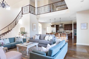 Interior - Palazzo Del Sol By Avantstay Breathtaking Home w/ Mountain Views & Hot Tub (Temecula)