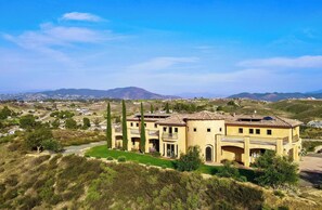 Villa (5 Bedrooms) | Front of property - Palazzo Del Sol By Avantstay Breathtaking Home w/ Mountain Views & Hot Tub (Temecula)