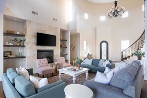 Villa (5 Bedrooms) | Interior - Palazzo Del Sol By Avantstay Breathtaking Home w/ Mountain Views & Hot Tub (Temecula)