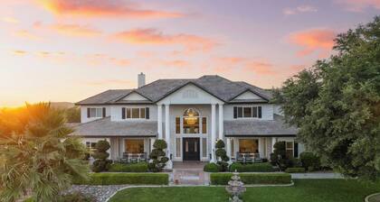 Grand Contento by Avantstay Extraordinary Estate w/ Pool & Movie Room