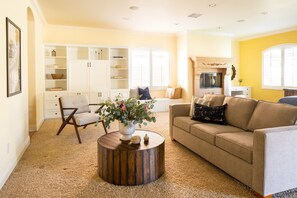 55-inch TV with digital channels, table tennis, streaming services - Amarilla by Avantstay Peaceful Paradise w/ Pool, Spa & Theatre Room (La Quinta)