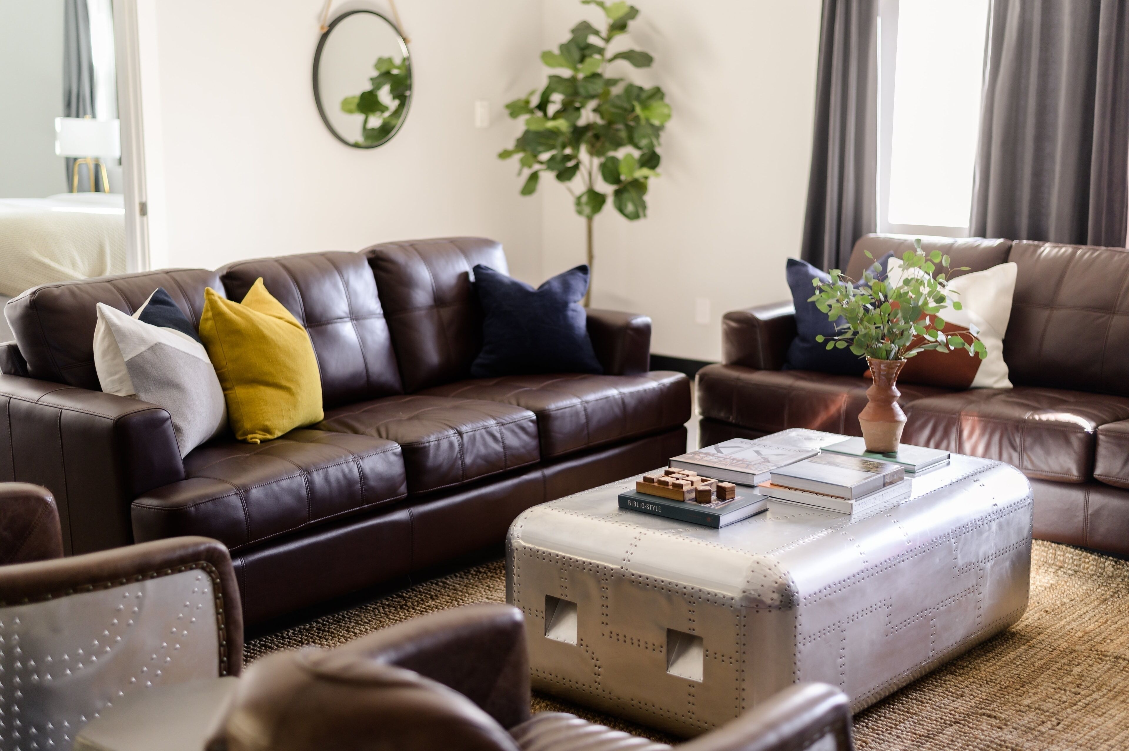 Luna by Avantstay Industrial Artist's Loft in Old Town w/ Billiards