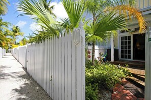 Interior - Key West Casa by Avantstay Communal Pool BBQ & Patio Near Duval Street Month Long Stays Only (Key West)
